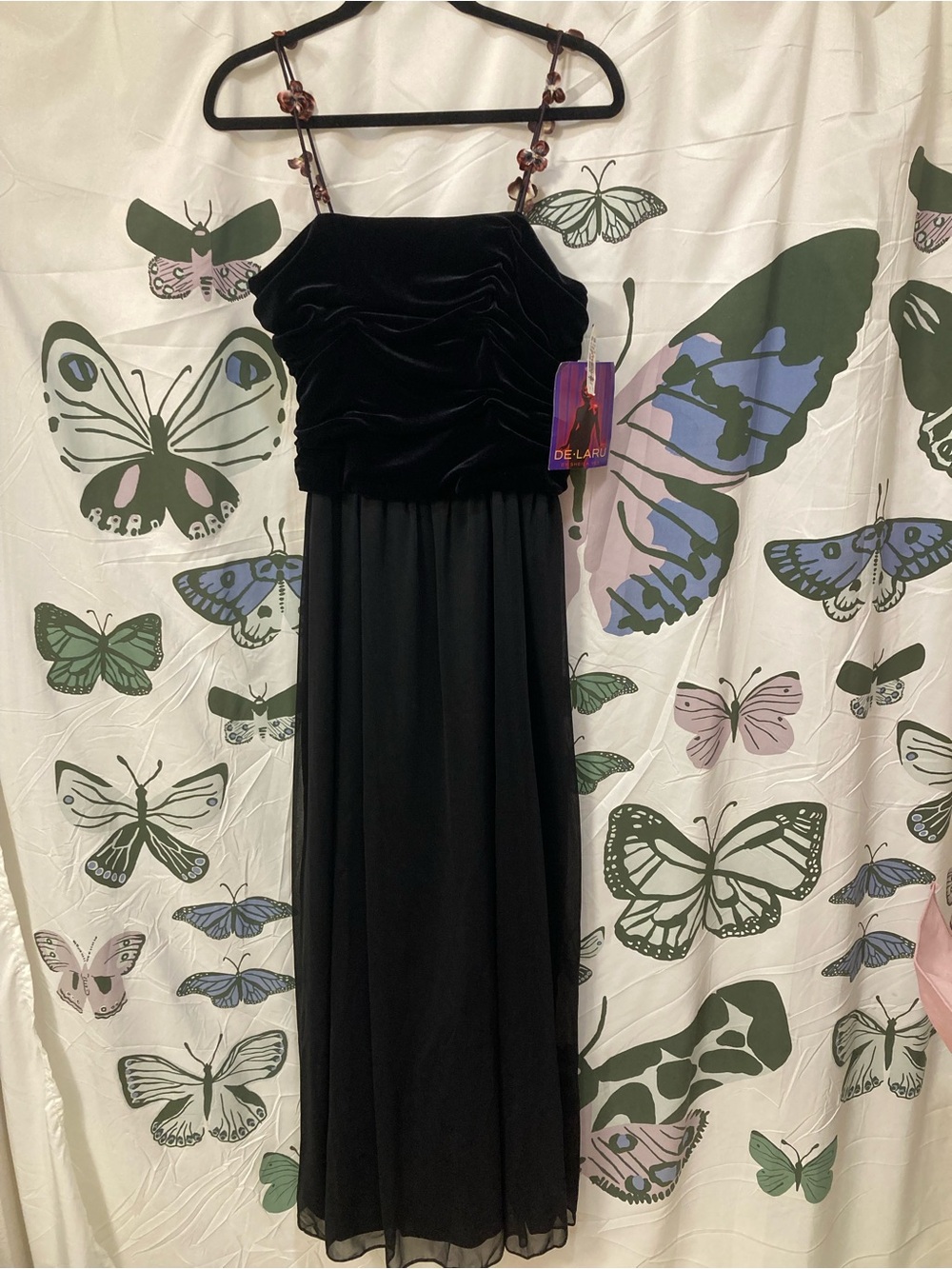 De Laru floral appliqué gown